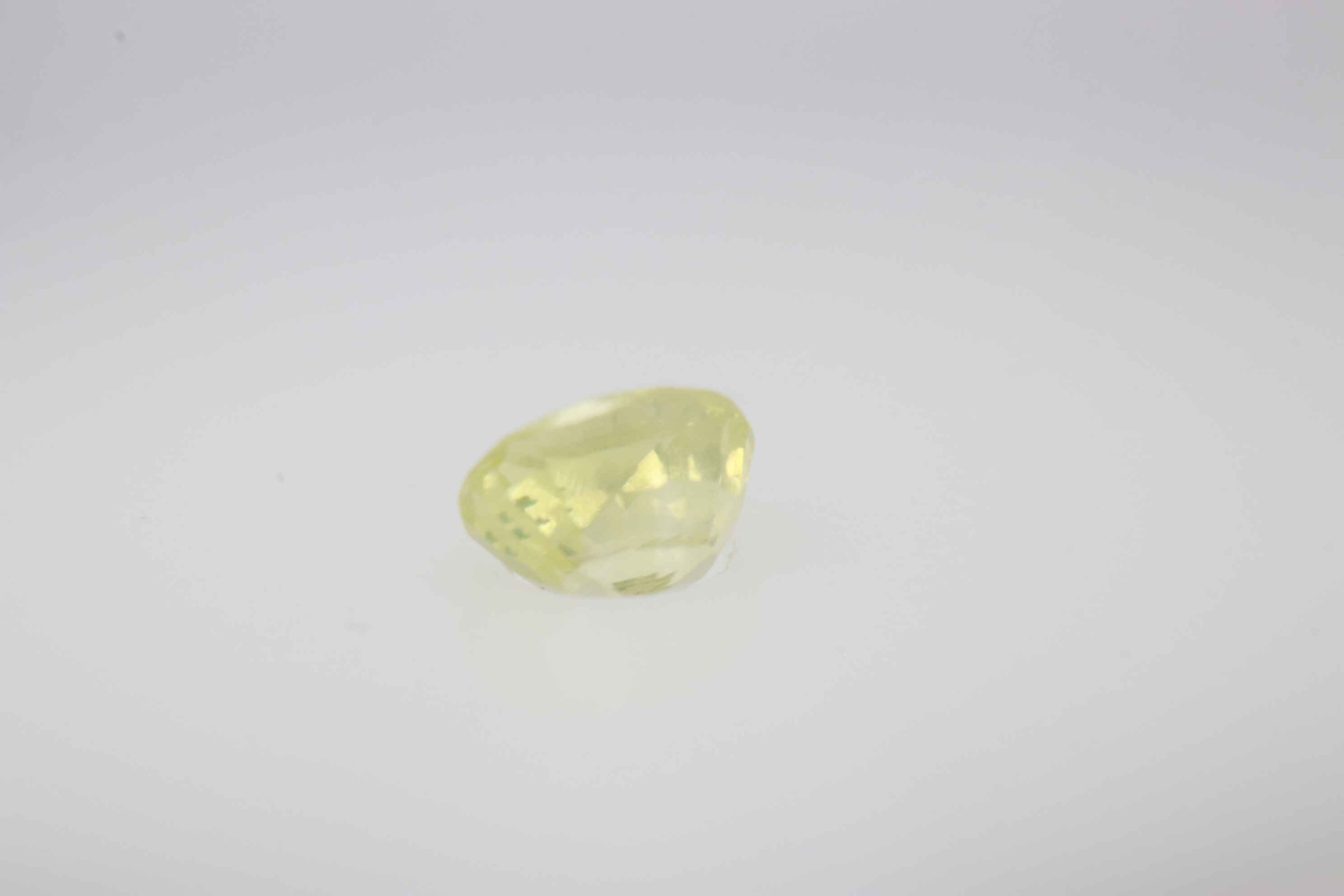 0.5ct Yellow Sapphire VVS Oval Shape (4.4x3.3x2.9 mm) Unheated gemstone from Sri Lanka