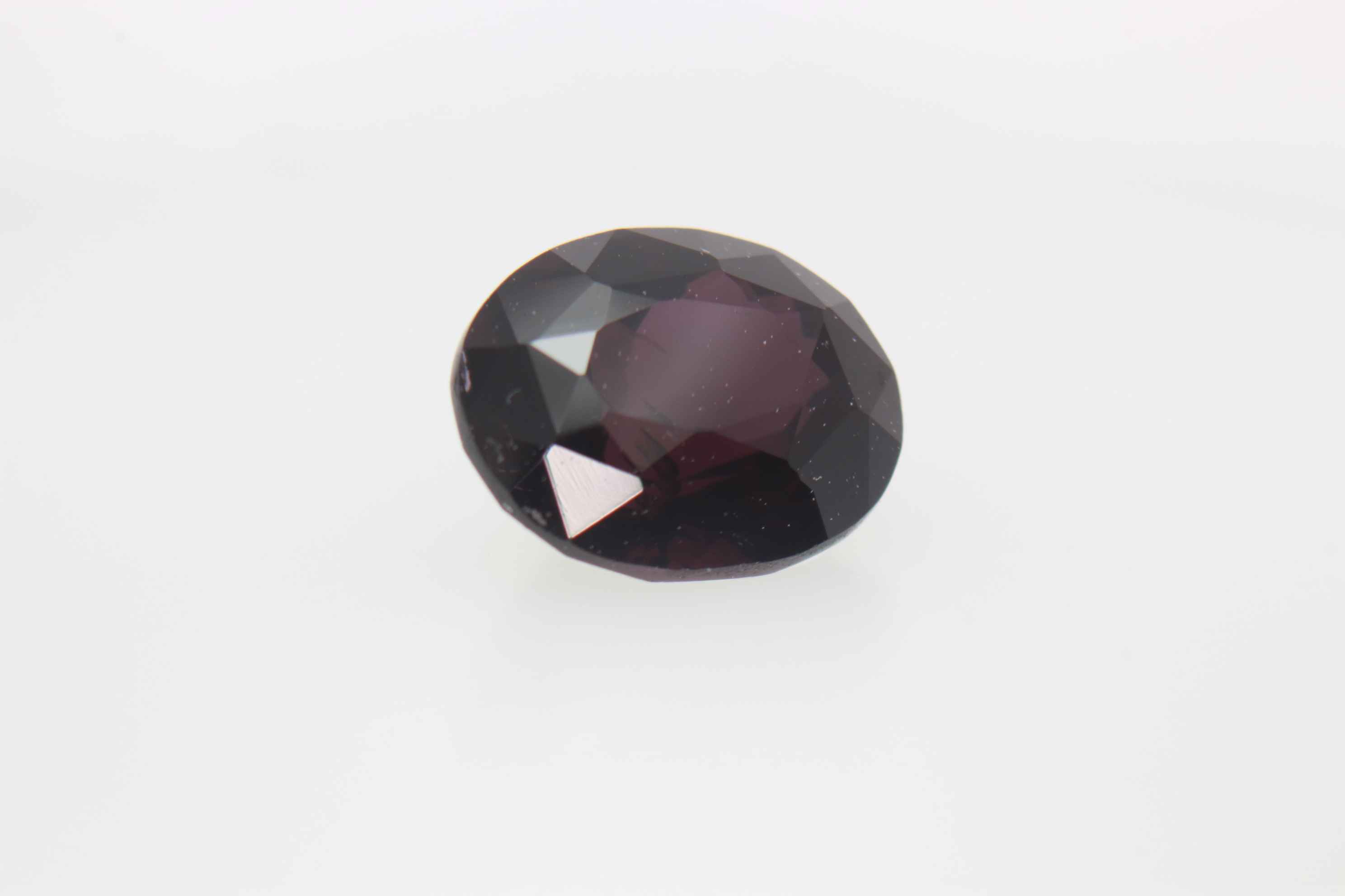 1.5ct Purple Spinel VVS Oval Shape (7.3x6.0x4.1 mm) Unheated gemstone from Sri Lanka