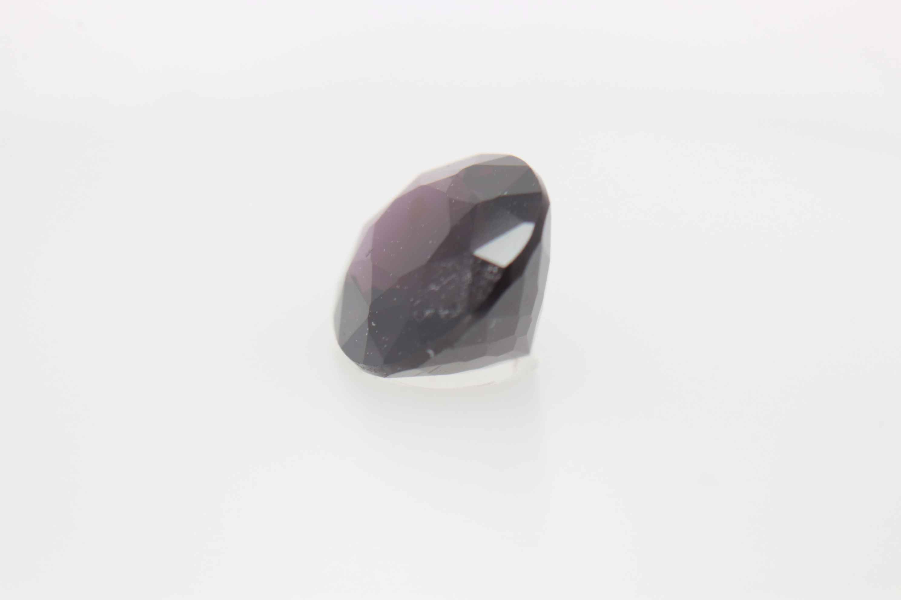 1.5ct Purple Spinel VVS Oval Shape (7.3x6.0x4.1 mm) Unheated gemstone from Sri Lanka