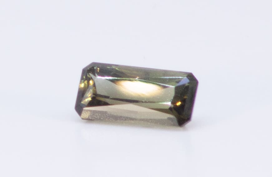 2.5ct Dark Green Garnet VVS Oval Shape (9.6x4.8x4.2 mm) Unheated gemstone from Sri Lanka