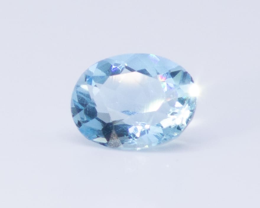 3ct Light Blue Topaz VVS Oval Shape (10.8x9x6.2 mm) Unheated gemstone from Sri Lanka