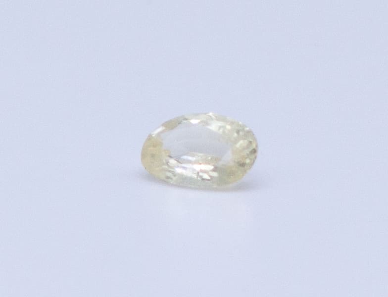 0.7ct Yellow Sapphire SI1 Oval Shape (6.2x4.5x2.6 mm) Unheated gemstone from Sri Lanka