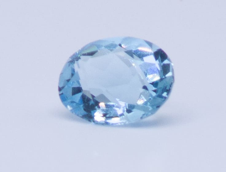 2.5ct Light Blue Topaz VVS Oval Shape (10x8.1x5.8 mm) Unheated gemstone from Sri Lanka