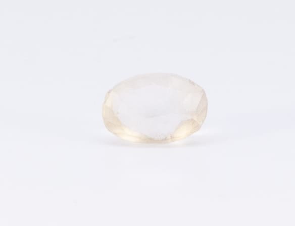 1.7ct White - Off Quartz SI1 Oval Shape (8.7x6.6x5.2 mm) Unheated gemstone from Sri Lanka