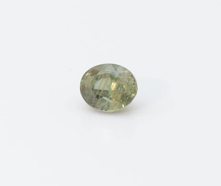 1ct Green Garnet Very slightly included (vsi) Oval Shape (5.8x4.9x4 mm) Unheated gemstone from Sri Lanka