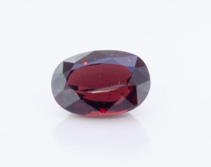 3.7ct Red Garnet VVS Oval Shape (10.5x7.2x5.3 mm) Unheated gemstone from Sri Lanka