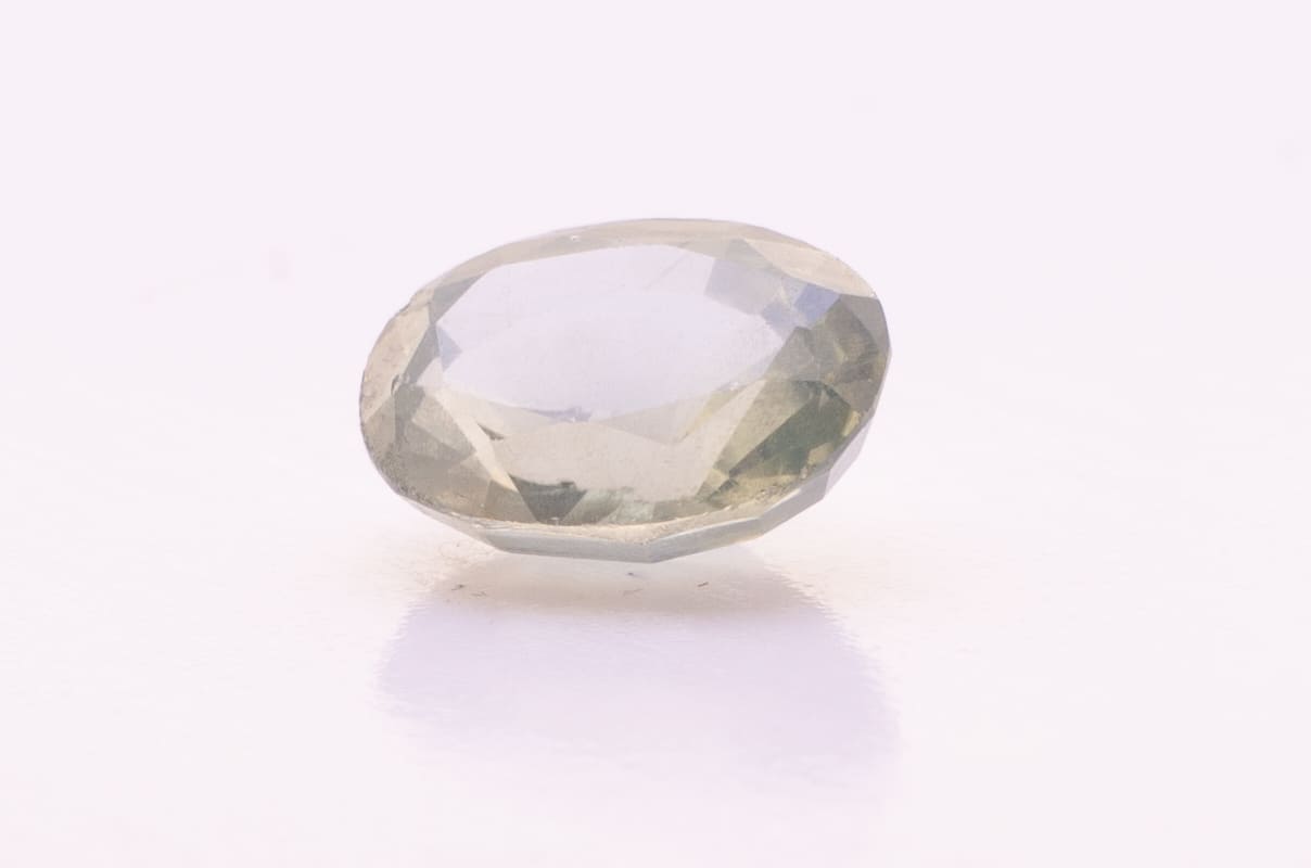 2.5ct Dark Olive Green Peridot VVS Oval Shape (8.3x6.4x4.3 mm) Unheated gemstone from Sri Lanka