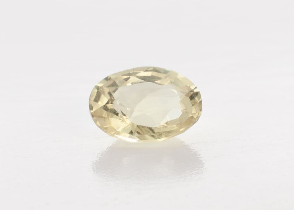 0.7ct Yellow Sapphire VVS Oval Shape (6.2x5.2x3 mm) Unheated gemstone from Sri Lanka