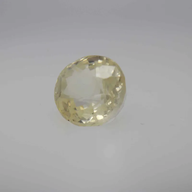 1ct Light Yellow Sapphire Vs1 Oval Shape (5.5x5.1x3.7 mm) Unheated gemstone from Sri Lanka