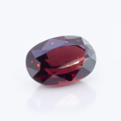 3.7ct Red Garnet VVS Oval Shape (10.5x7.2x5.3 mm) Unheated gemstone from Ceylon