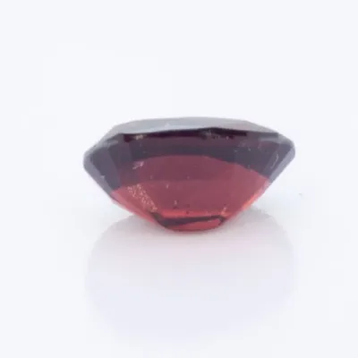 3.7ct Red Garnet VVS Oval Shape (10.5x7.2x5.3 mm) Unheated gemstone from Ceylon