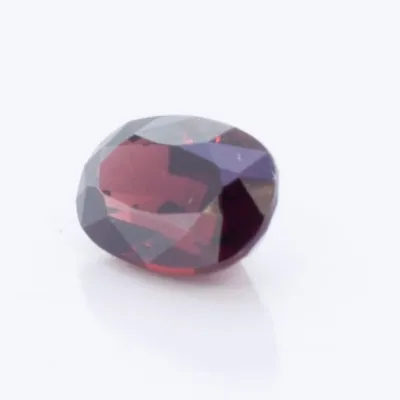 3.7ct Red Garnet VVS Oval Shape (10.5x7.2x5.3 mm) Unheated gemstone from Ceylon