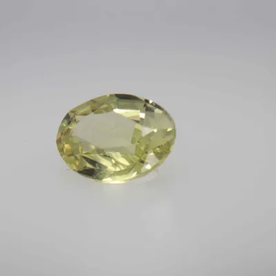 0.7ct Yellow Sapphire VVS Oval Shape (6.2x5.2x3 mm) Unheated gemstone from Ceylon