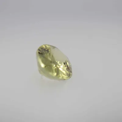 0.7ct Yellow Sapphire VVS Oval Shape (6.2x5.2x3 mm) Unheated gemstone from Ceylon