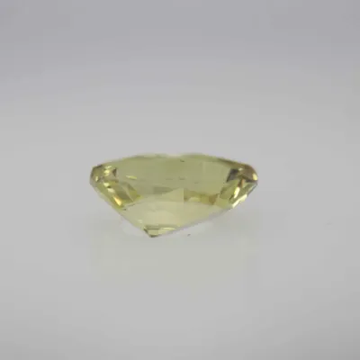 0.7ct Yellow Sapphire VVS Oval Shape (6.2x5.2x3 mm) Unheated gemstone from Ceylon