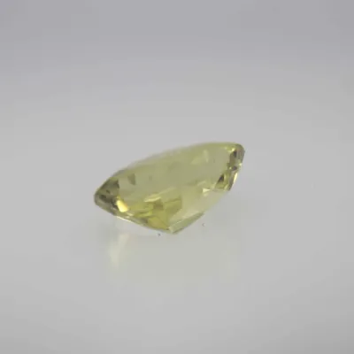 0.7ct Yellow Sapphire VVS Oval Shape (6.2x5.2x3 mm) Unheated gemstone from Ceylon
