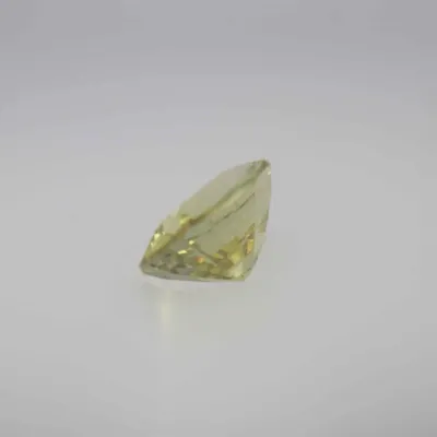 0.7ct Yellow Sapphire VVS Oval Shape (6.2x5.2x3 mm) Unheated gemstone from Ceylon