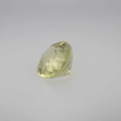0.7ct Yellow Sapphire VVS Oval Shape (6.2x5.2x3 mm) Unheated gemstone from Ceylon