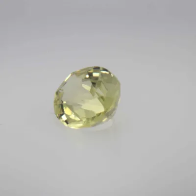 0.7ct Yellow Sapphire VVS Oval Shape (6.2x5.2x3 mm) Unheated gemstone from Ceylon
