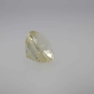 1ct Light Yellow Sapphire Vs1 Oval Shape (5.5x5.1x3.7 mm) Unheated gemstone from Sri Lanka