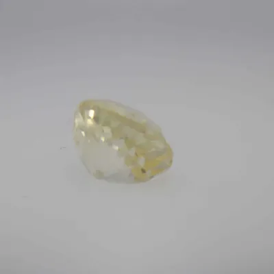 1ct Light Yellow Sapphire Vs1 Oval Shape (5.5x5.1x3.7 mm) Unheated gemstone from Sri Lanka