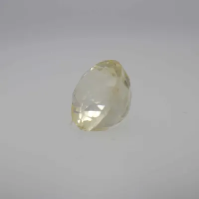 1ct Light Yellow Sapphire Vs1 Oval Shape (5.5x5.1x3.7 mm) Unheated gemstone from Sri Lanka