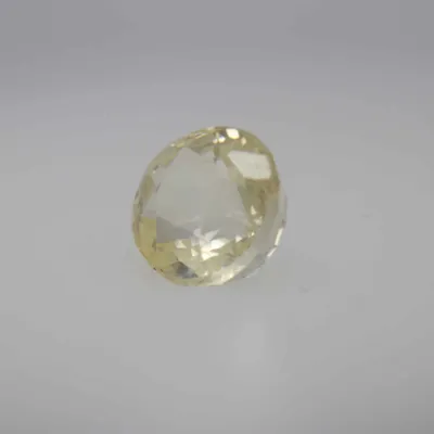 1ct Light Yellow Sapphire Vs1 Oval Shape (5.5x5.1x3.7 mm) Unheated gemstone from Sri Lanka